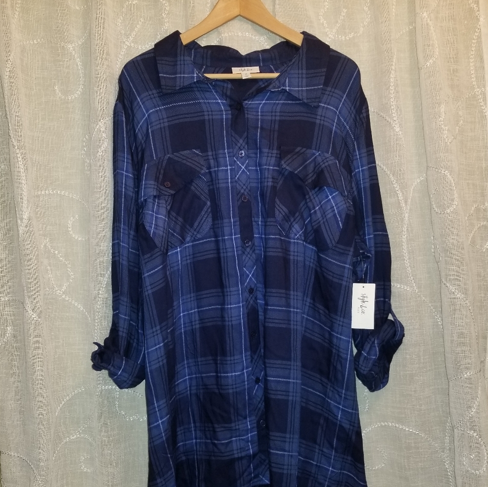**PLUS SIZE NWT Navy Blue Plaid Button up